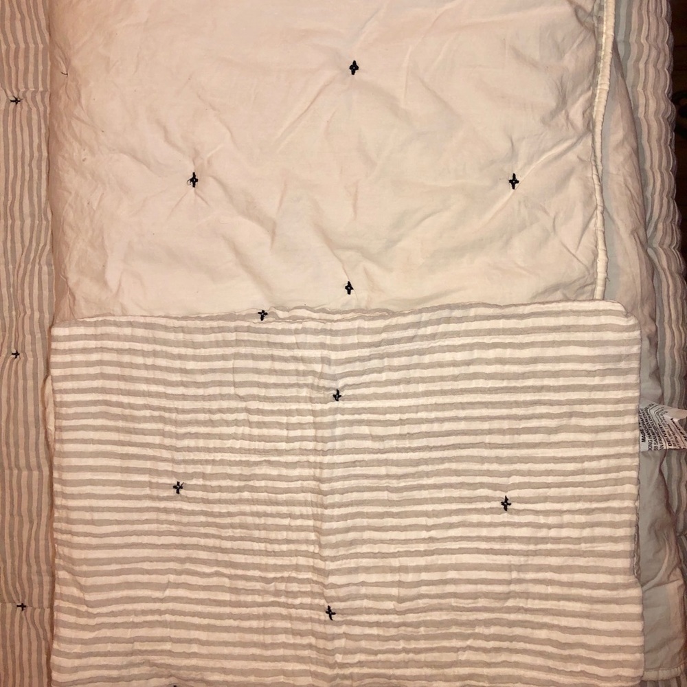 Magnolia Hearth and Hand -Twin Spread/shams